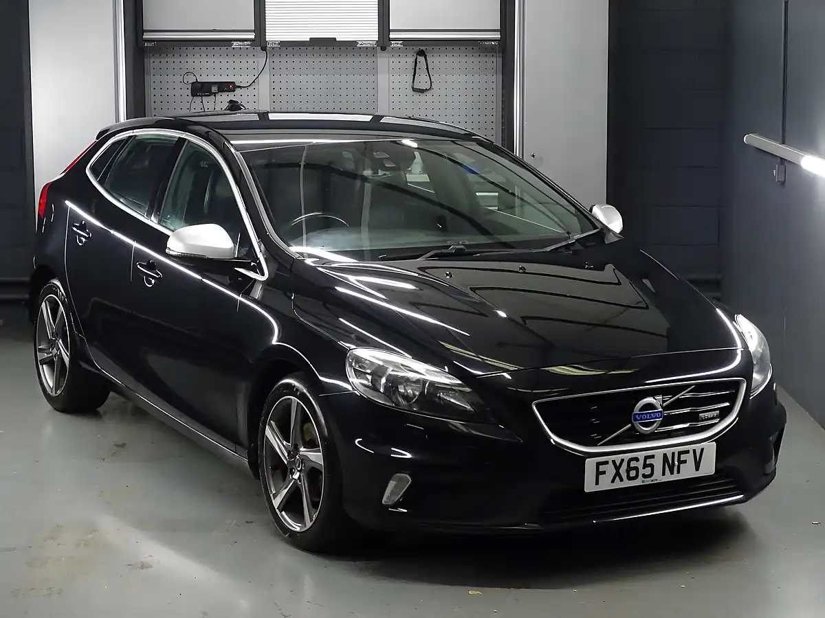 Used 2015 Volvo V40 R-Design Black - Interior and Exterior details 3