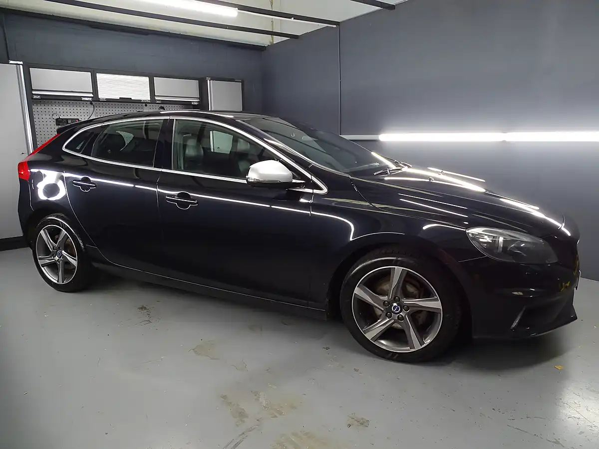 Used 2015 Volvo V40 R-Design Black - Interior and Exterior details 6