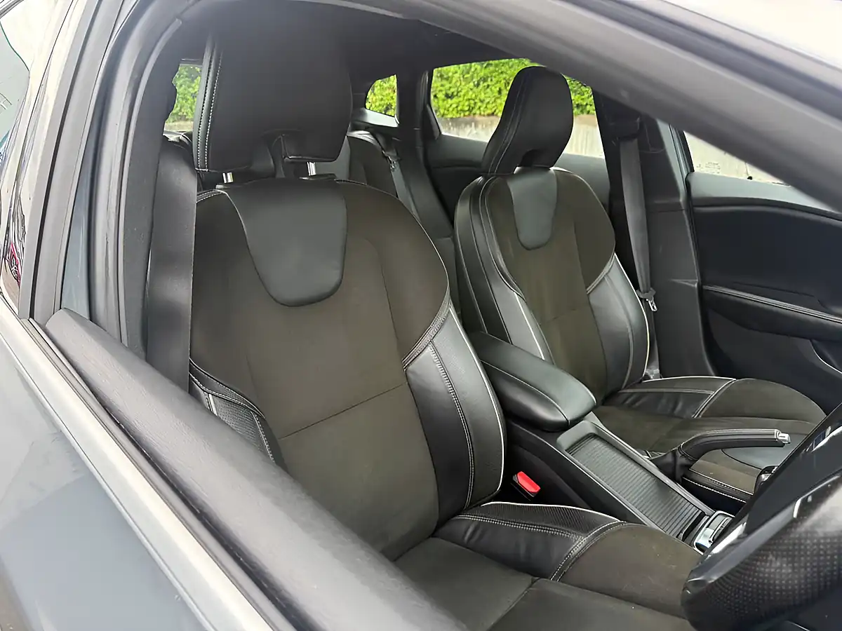 Used 2015 Volvo V40 R-Design Grey - Interior and Exterior details 11