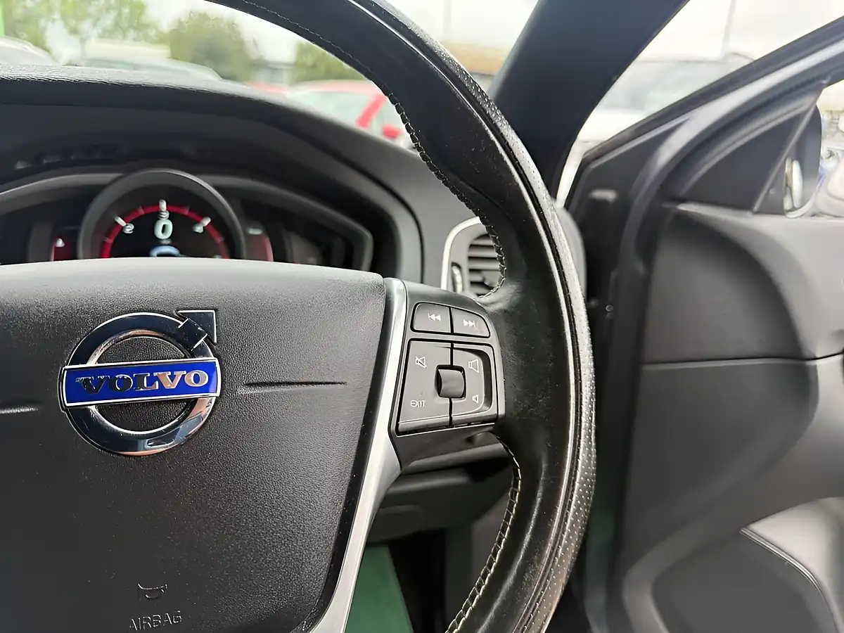 Used 2015 Volvo V40 R-Design Grey - Interior and Exterior details 13