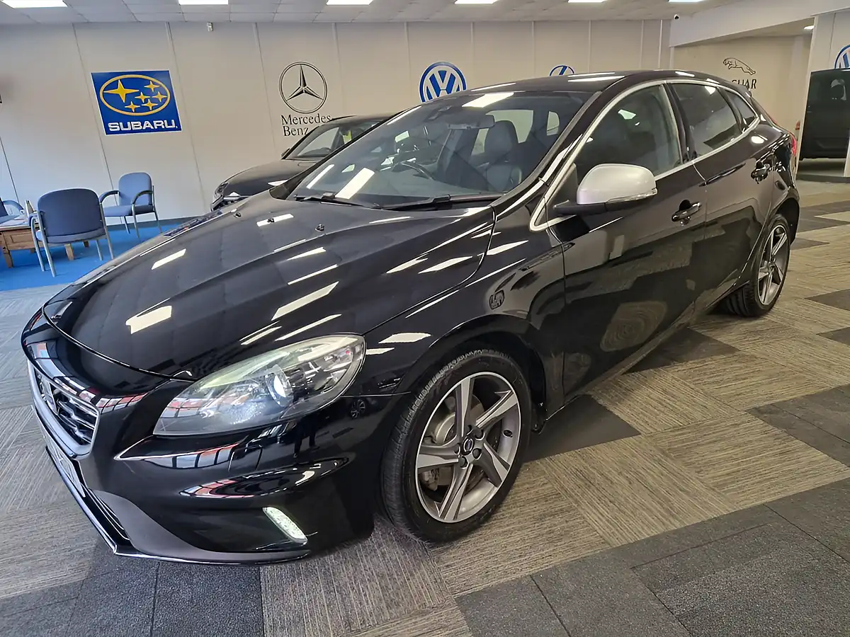 Used 2015 Volvo V40 R-Design Lux Nav Black/Black - Front View