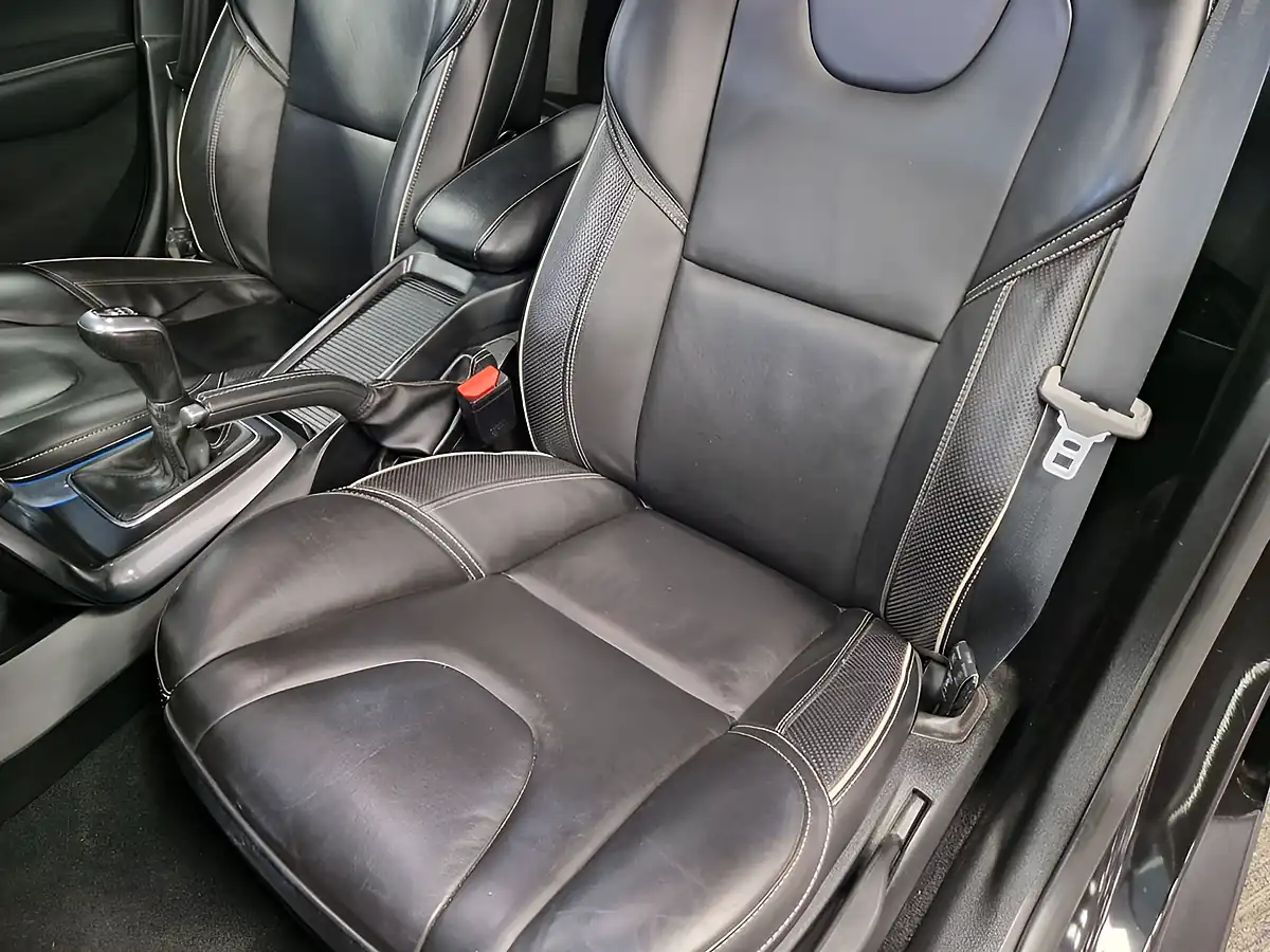 Used 2015 Volvo V40 R-Design Lux Nav Black/Black - Interior and Exterior details 11