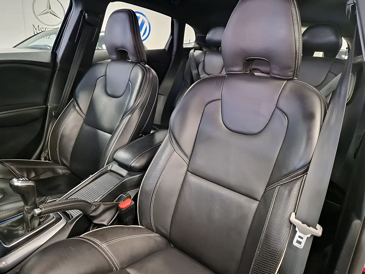 Used 2015 Volvo V40 R-Design Lux Nav Black/Black - Interior and Exterior details 12