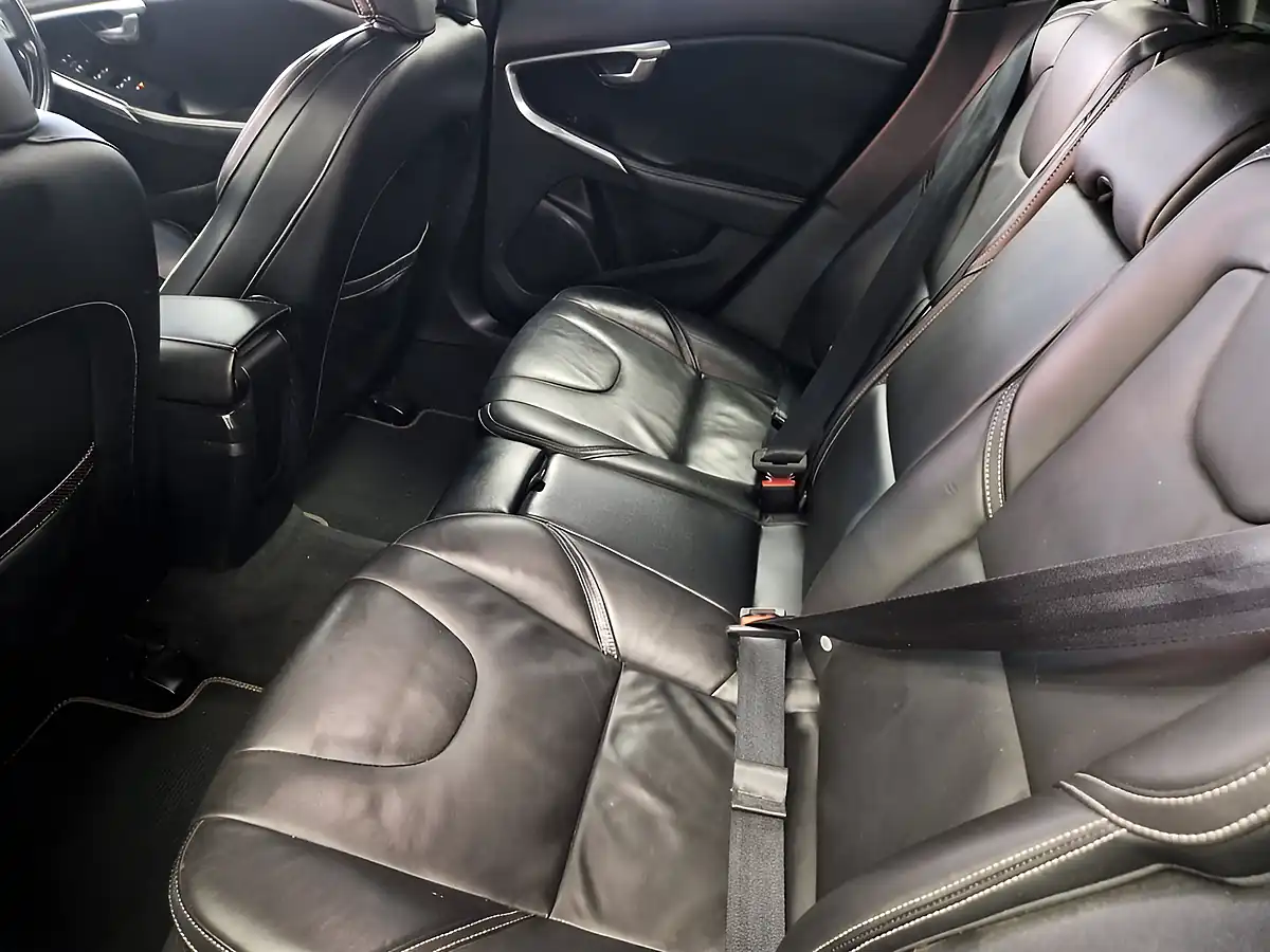Used 2015 Volvo V40 R-Design Lux Nav Black/Black - Interior and Exterior details 13