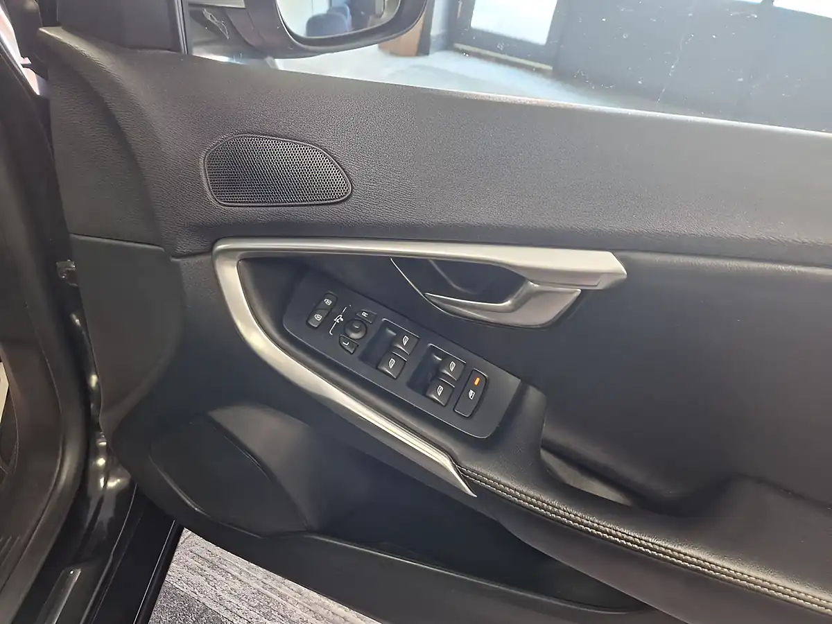 Used 2015 Volvo V40 R-Design Lux Nav Black/Black - Interior and Exterior details 14