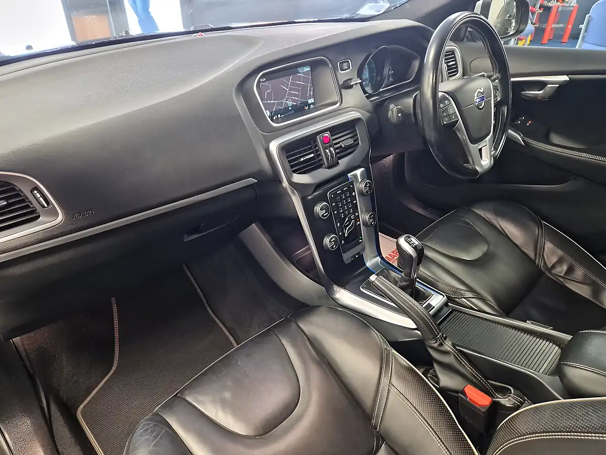 Used 2015 Volvo V40 R-Design Lux Nav Black/Black - Interior and Exterior details 15