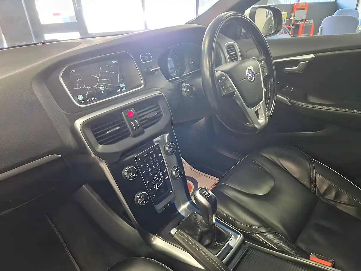 Used 2015 Volvo V40 R-Design Lux Nav Black/Black - Interior and Exterior details 16