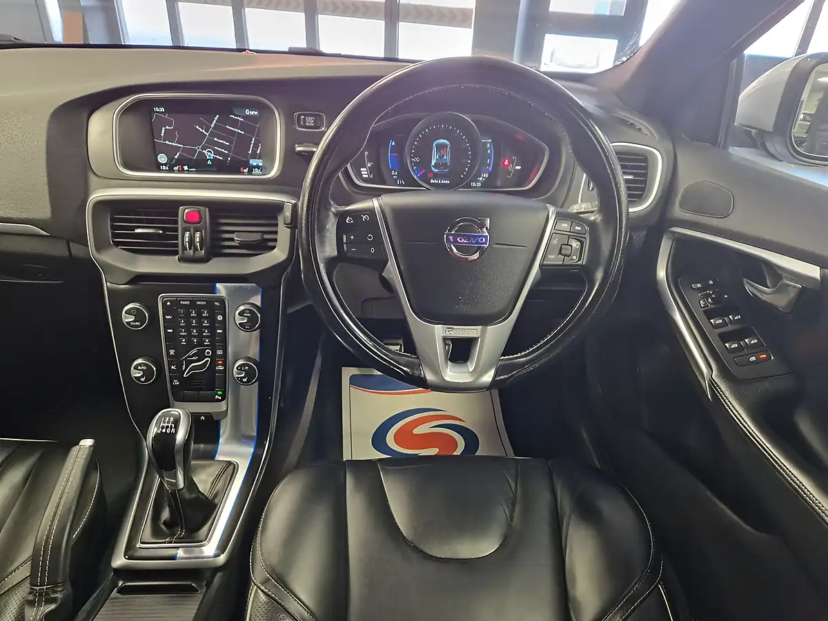 Used 2015 Volvo V40 R-Design Lux Nav Black/Black - Interior and Exterior details 17