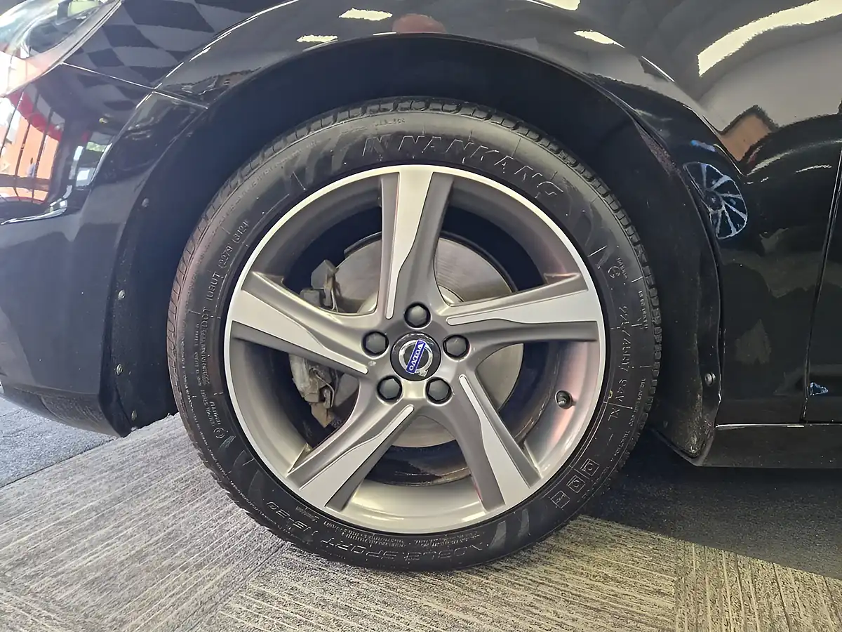 Used 2015 Volvo V40 R-Design Lux Nav Black/Black - Interior and Exterior details 19