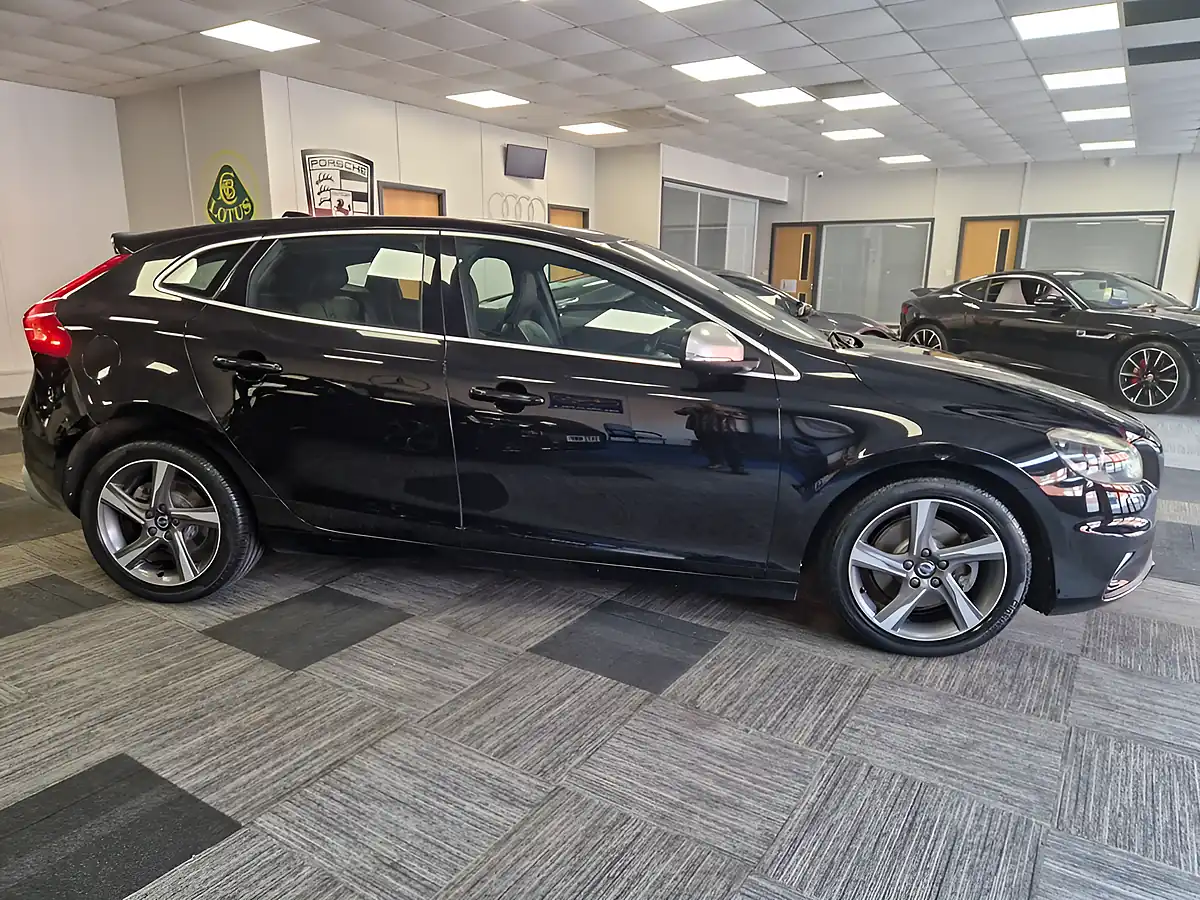 Used 2015 Volvo V40 R-Design Lux Nav Black/Black - Interior and Exterior details 6