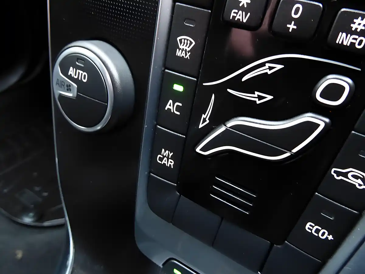 Used 2015 Volvo V40 R-Design Lux Nav Grey - Interior and Exterior details 18