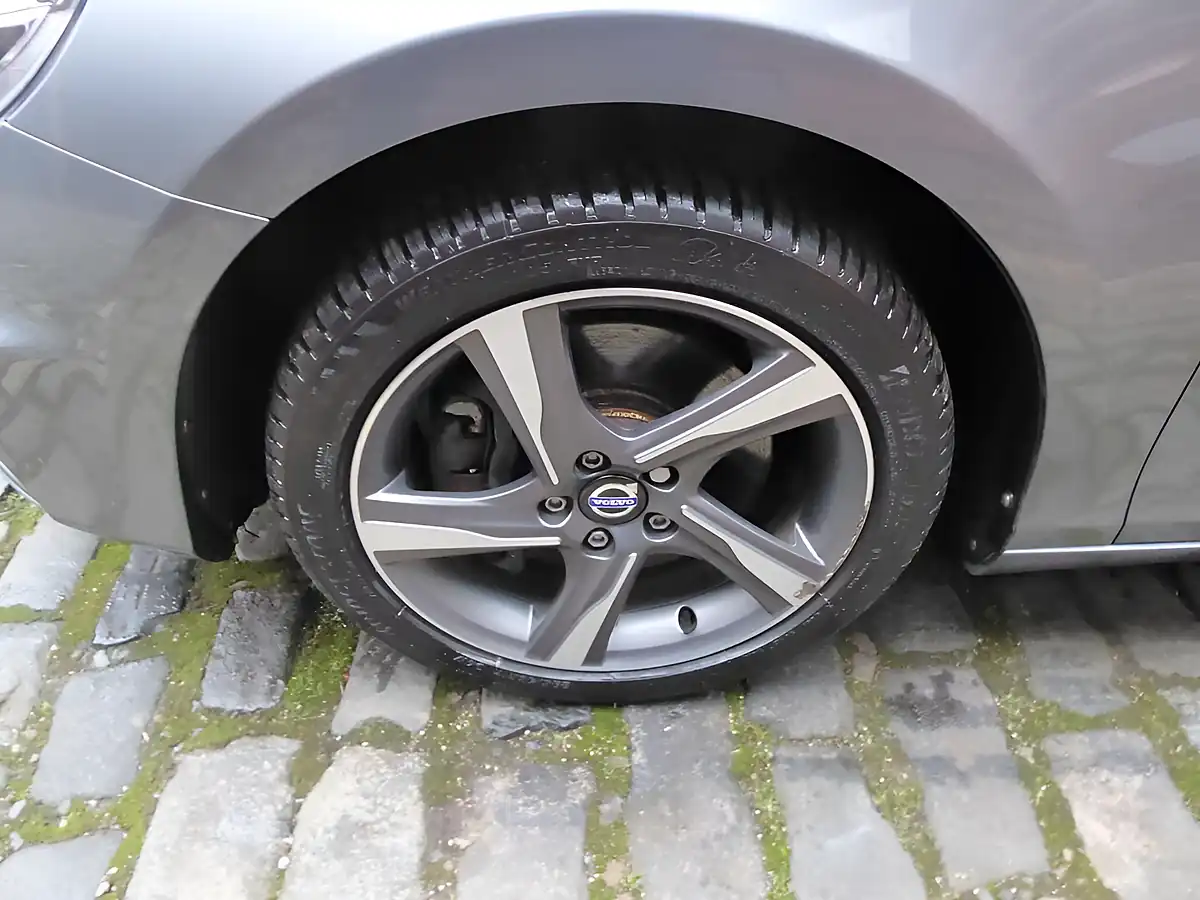 Used 2015 Volvo V40 R-Design Lux Nav Grey - Interior and Exterior details 9
