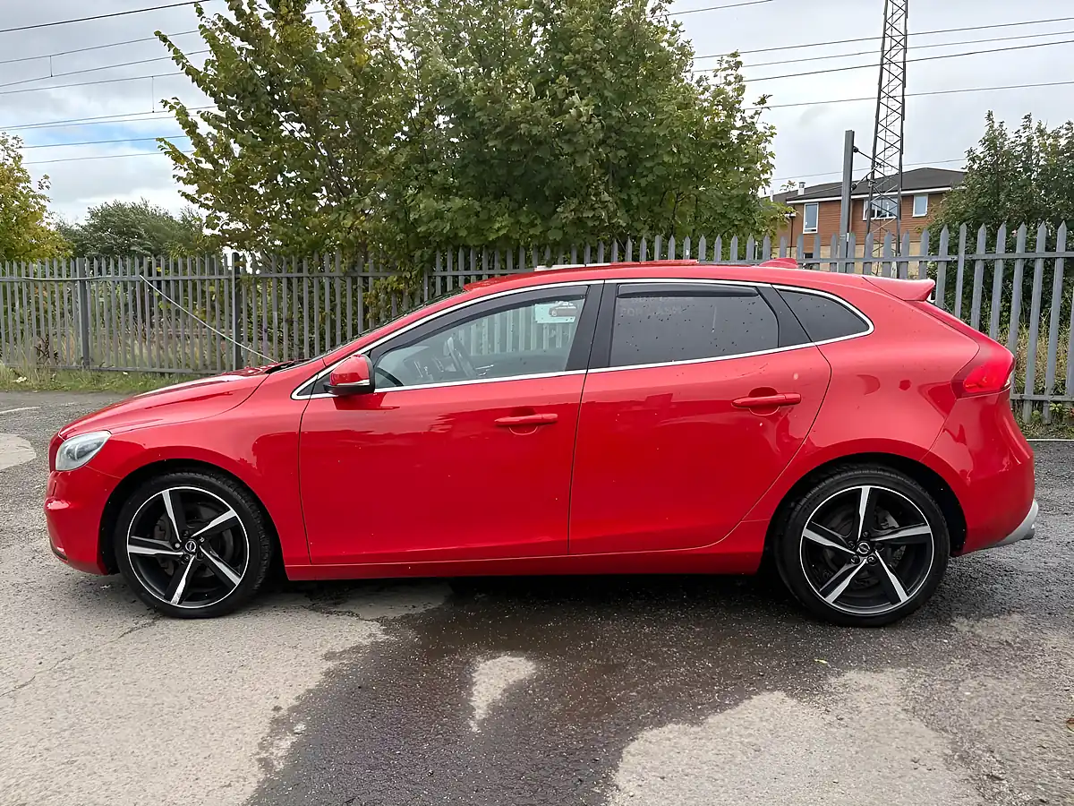 Used 2015 Volvo V40 R-Design Lux Nav Red - Interior and Exterior details 11