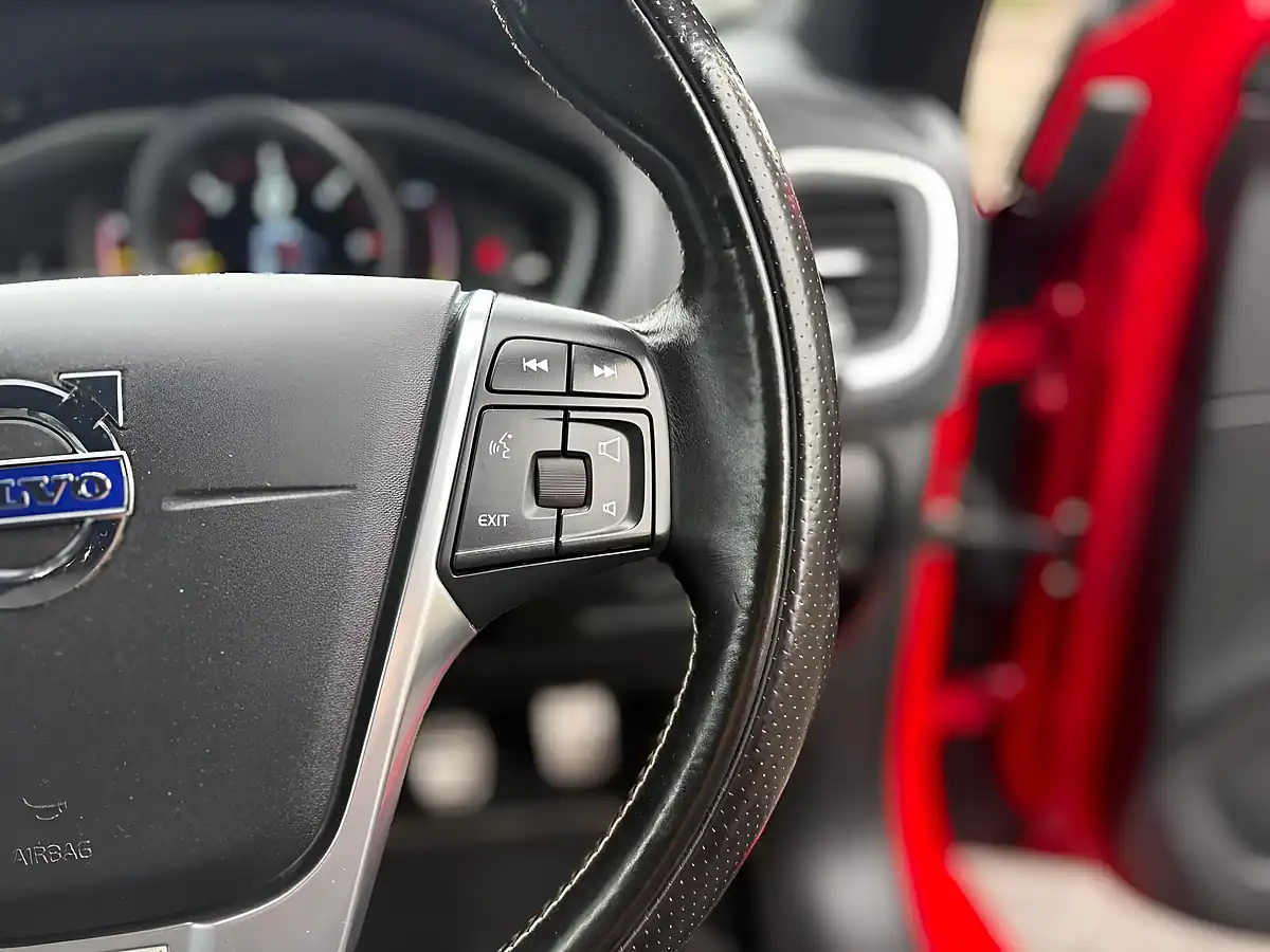 Used 2015 Volvo V40 R-Design Lux Nav Red - Interior and Exterior details 17