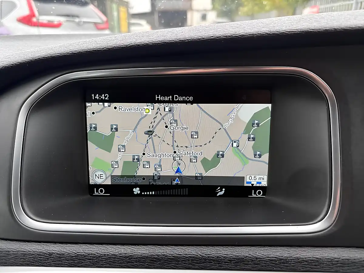Used 2015 Volvo V40 R-Design Lux Nav Red - Interior and Exterior details 6
