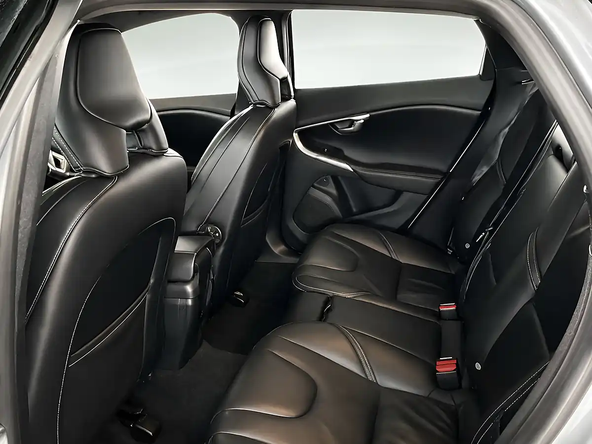 Used 2015 Volvo V40 R-Design Lux Silver - Interior and Exterior details 7
