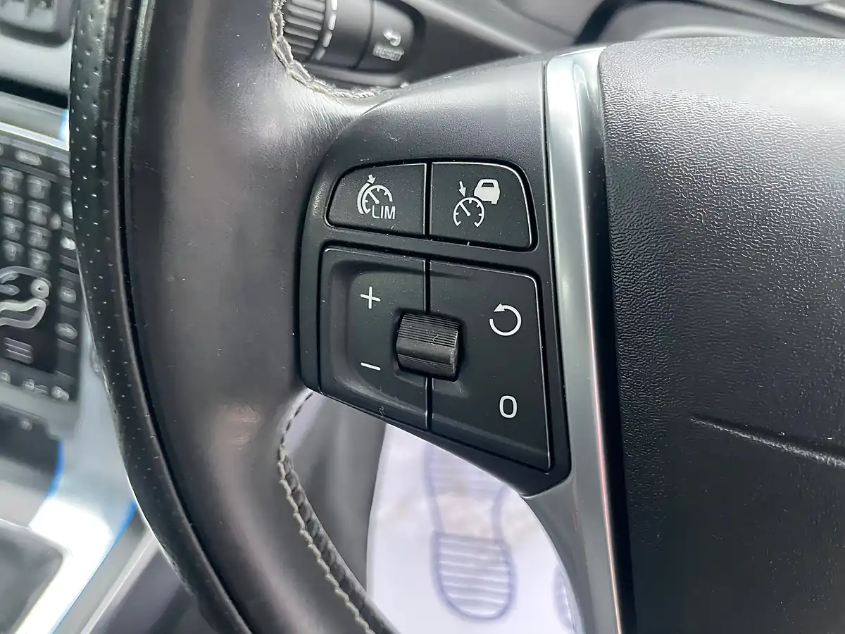 Used 2015 Volvo V40 R-Design Nav Grey - Interior and Exterior details 16