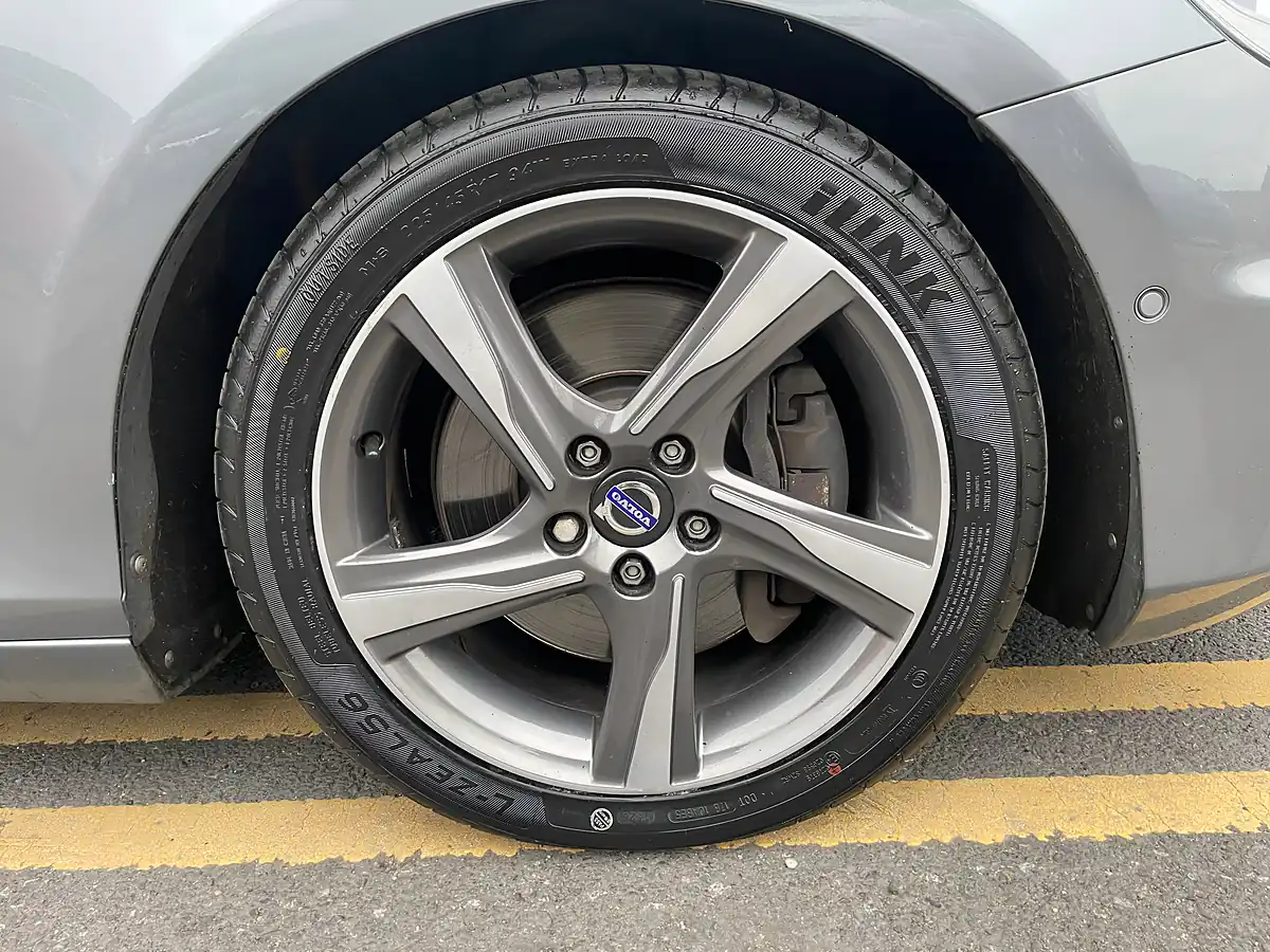 Used 2015 Volvo V40 R-Design Nav Grey - Interior and Exterior details 9