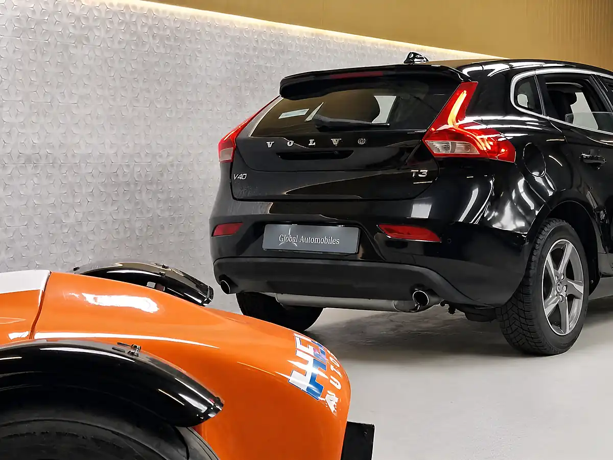 Used 2015 Volvo V40 R-Design Nav Onyx Black - Interior and Exterior details 12