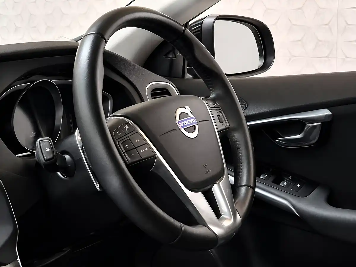 Used 2015 Volvo V40 R-Design Nav Onyx Black - Interior and Exterior details 13