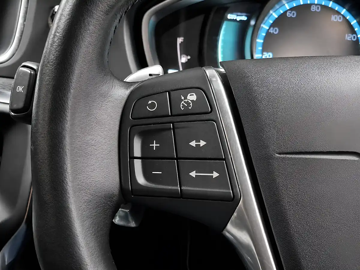 Used 2015 Volvo V40 R-Design Nav Onyx Black - Interior and Exterior details 18