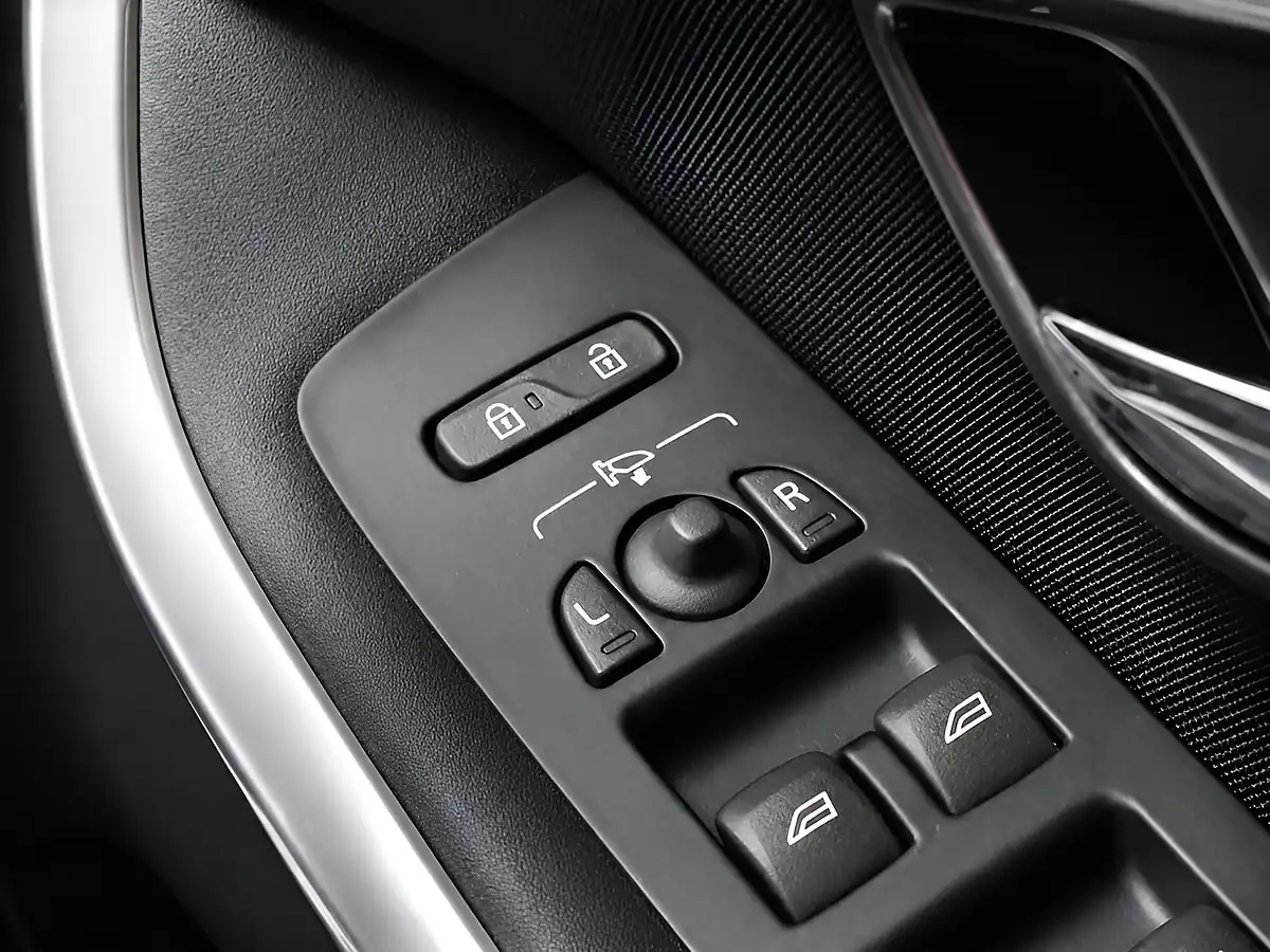 Used 2015 Volvo V40 R-Design Nav Onyx Black - Interior and Exterior details 19