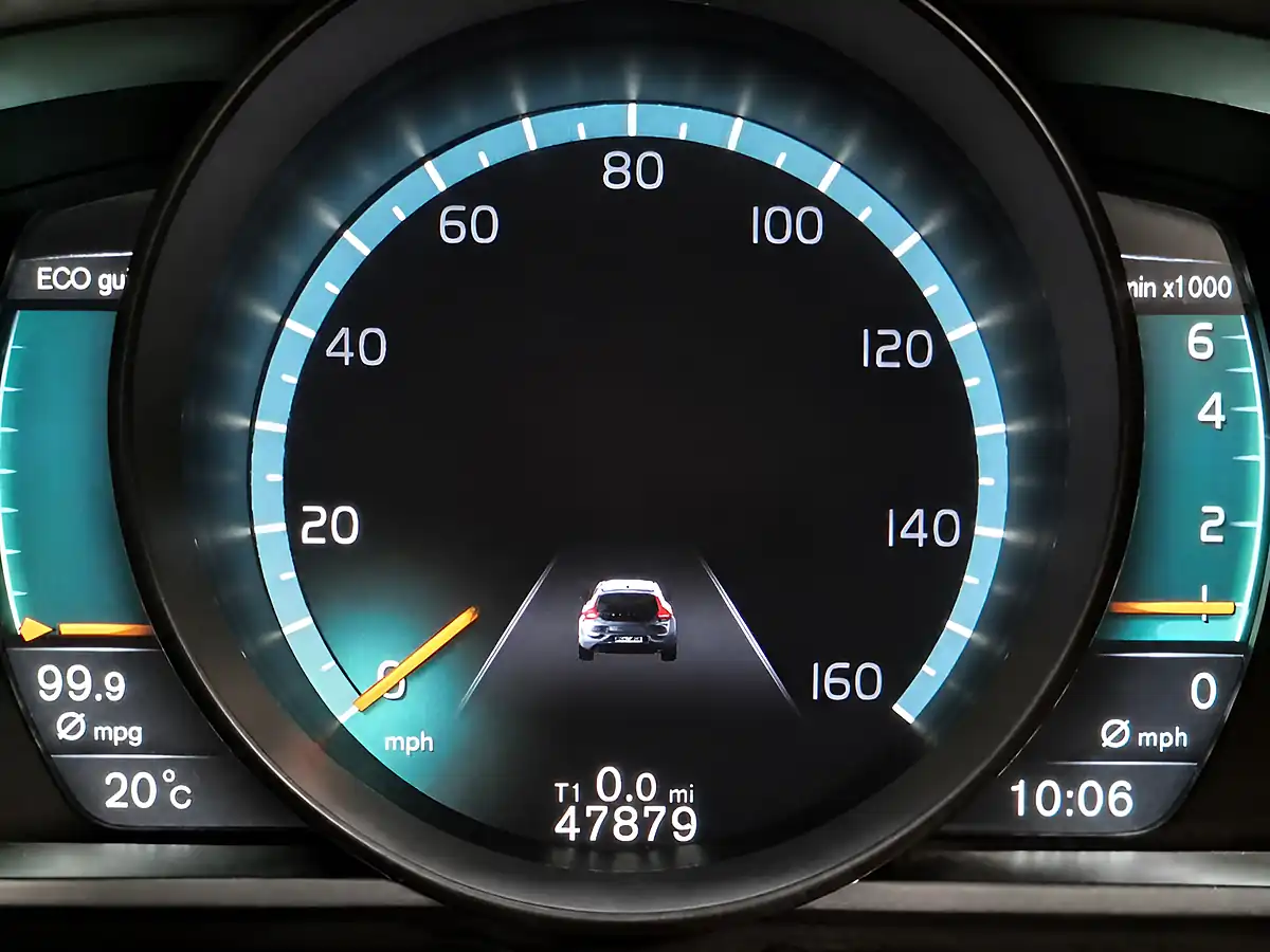 Used 2015 Volvo V40 R-Design Nav Onyx Black - Interior and Exterior details 20