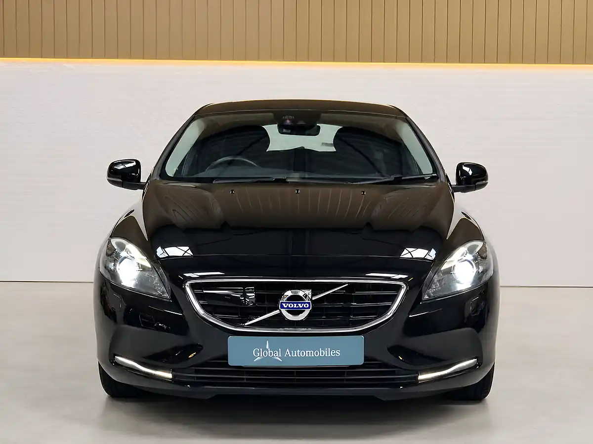 Used 2015 Volvo V40 R-Design Nav Onyx Black - Interior and Exterior details 7