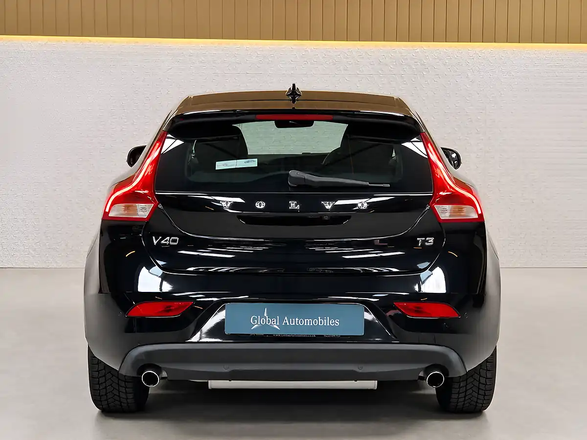 Used 2015 Volvo V40 R-Design Nav Onyx Black - Interior and Exterior details 9