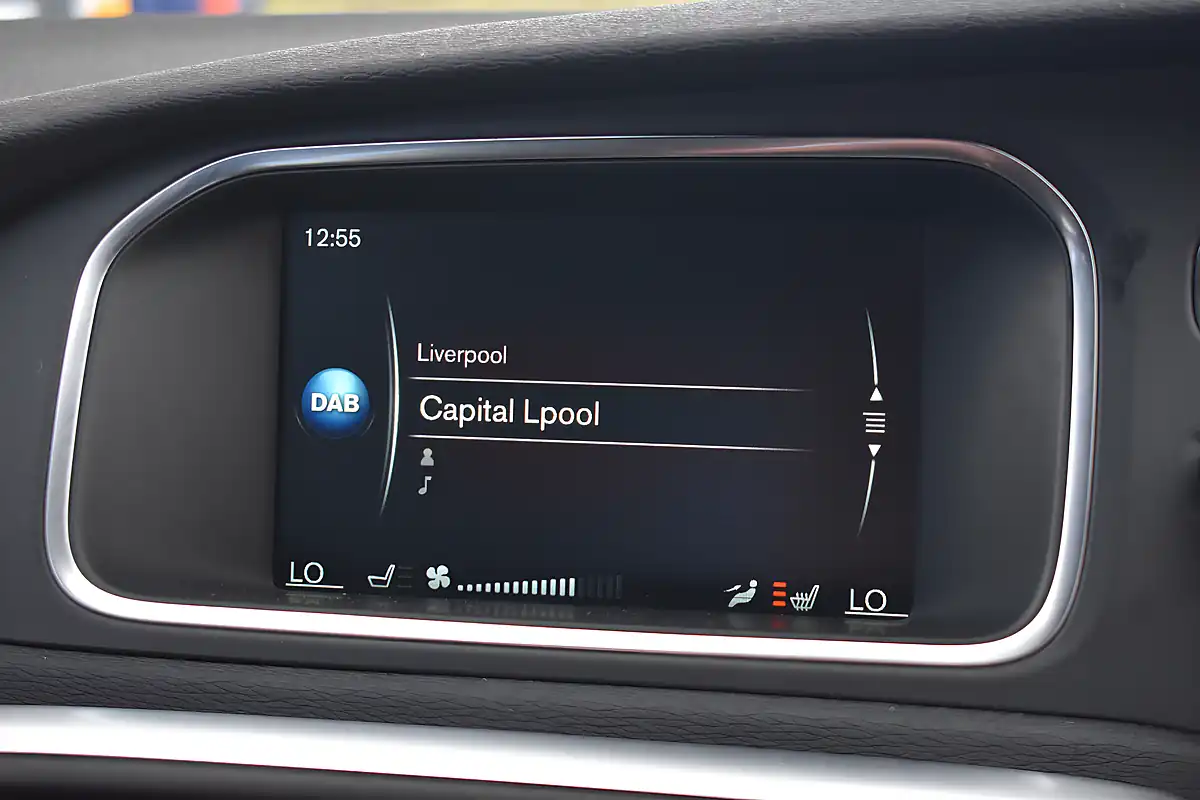 Used 2015 Volvo V40 R-Design Nav Passion Red - Interior and Exterior details 11