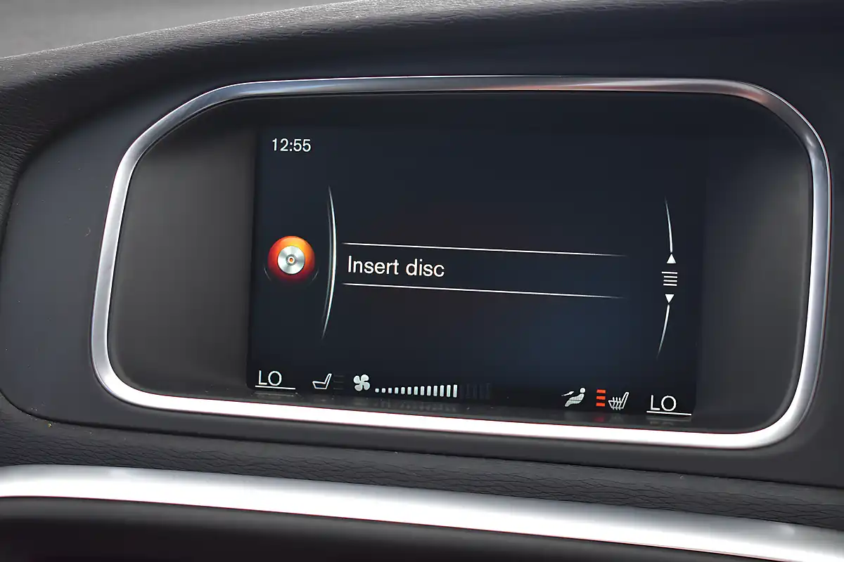 Used 2015 Volvo V40 R-Design Nav Passion Red - Interior and Exterior details 15