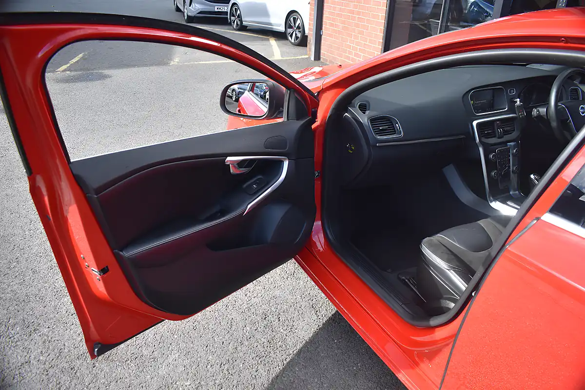 Used 2015 Volvo V40 R-Design Nav Passion Red - Interior and Exterior details 17