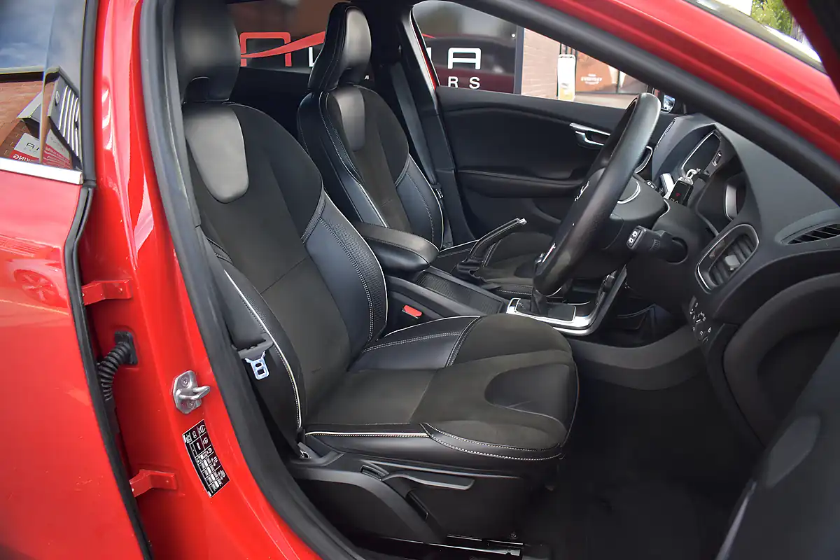 Used 2015 Volvo V40 R-Design Nav Passion Red - Interior and Exterior details 6