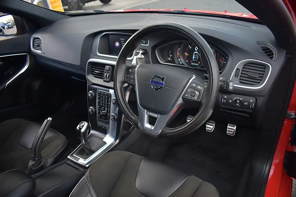 Used 2015 Volvo V40 R-Design Nav Passion Red - Interior and Exterior details 7