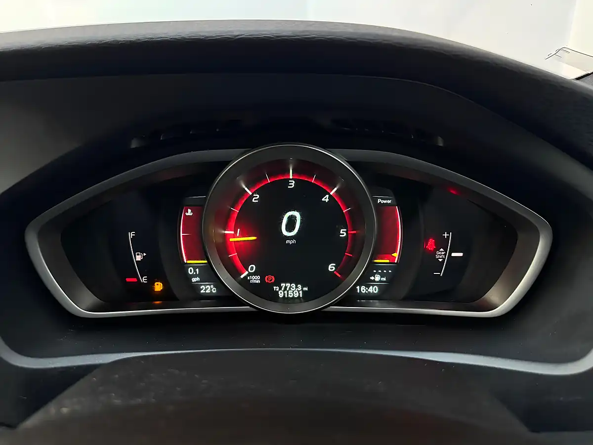 Used 2015 Volvo V40 R-Design Rebel Blue - Interior and Exterior details 12