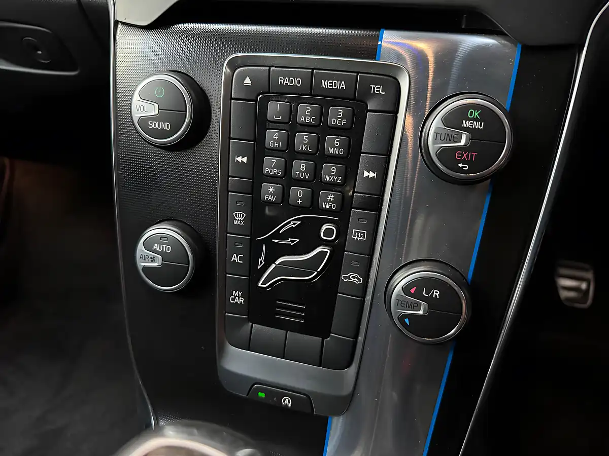 Used 2015 Volvo V40 R-Design Rebel Blue - Interior and Exterior details 15