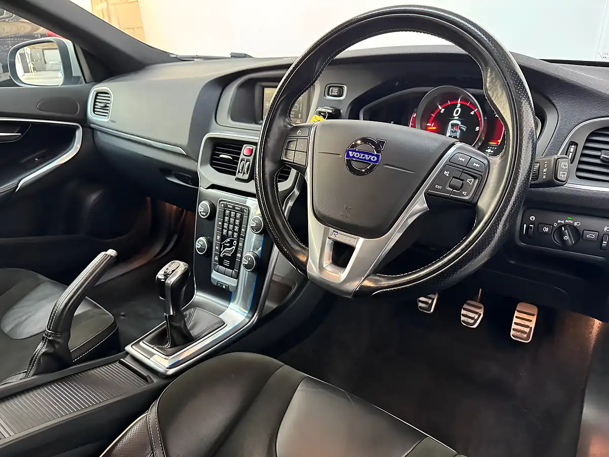 Used 2015 Volvo V40 R-Design Rebel Blue - Interior and Exterior details 3