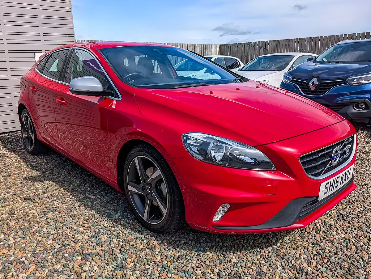 Used 2015 Volvo V40 R-Design Red - Interior and Exterior details 5