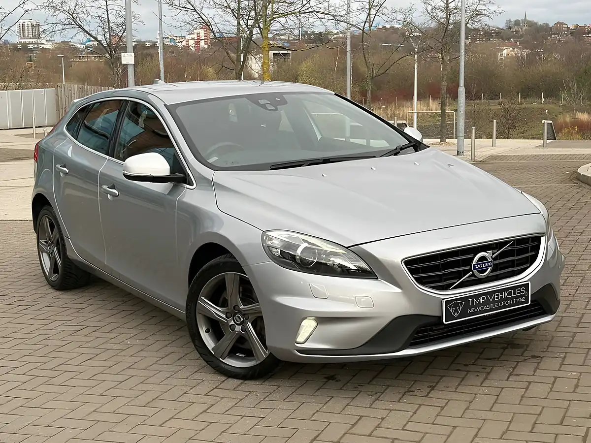Used 2015 Volvo V40 R-Design Silver - Front View