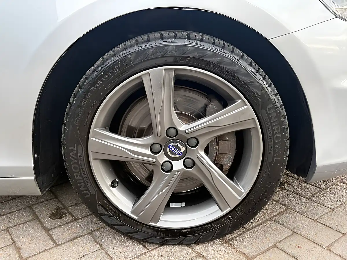 Used 2015 Volvo V40 R-Design Silver - Interior and Exterior details 10