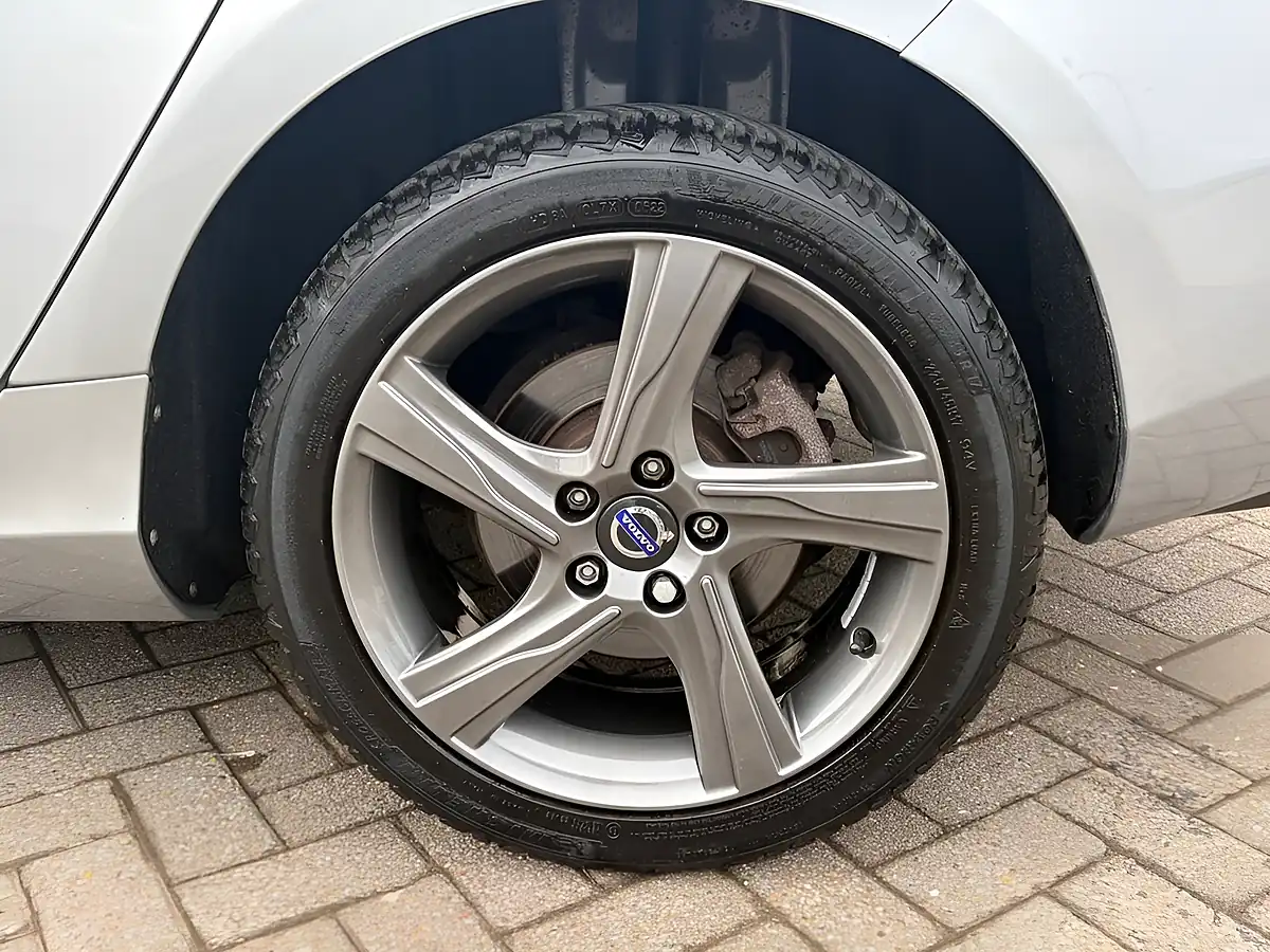 Used 2015 Volvo V40 R-Design Silver - Interior and Exterior details 11
