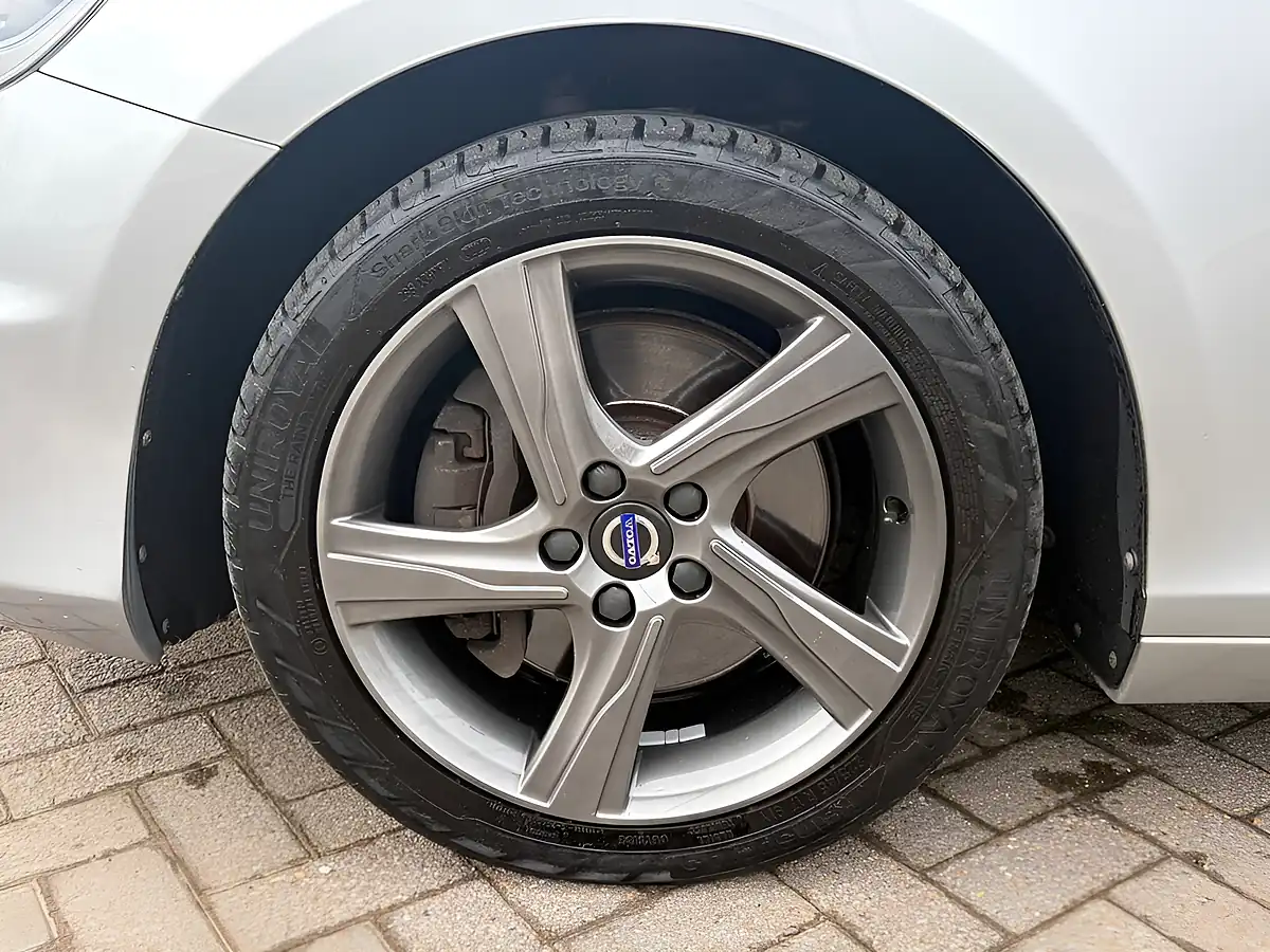Used 2015 Volvo V40 R-Design Silver - Interior and Exterior details 12