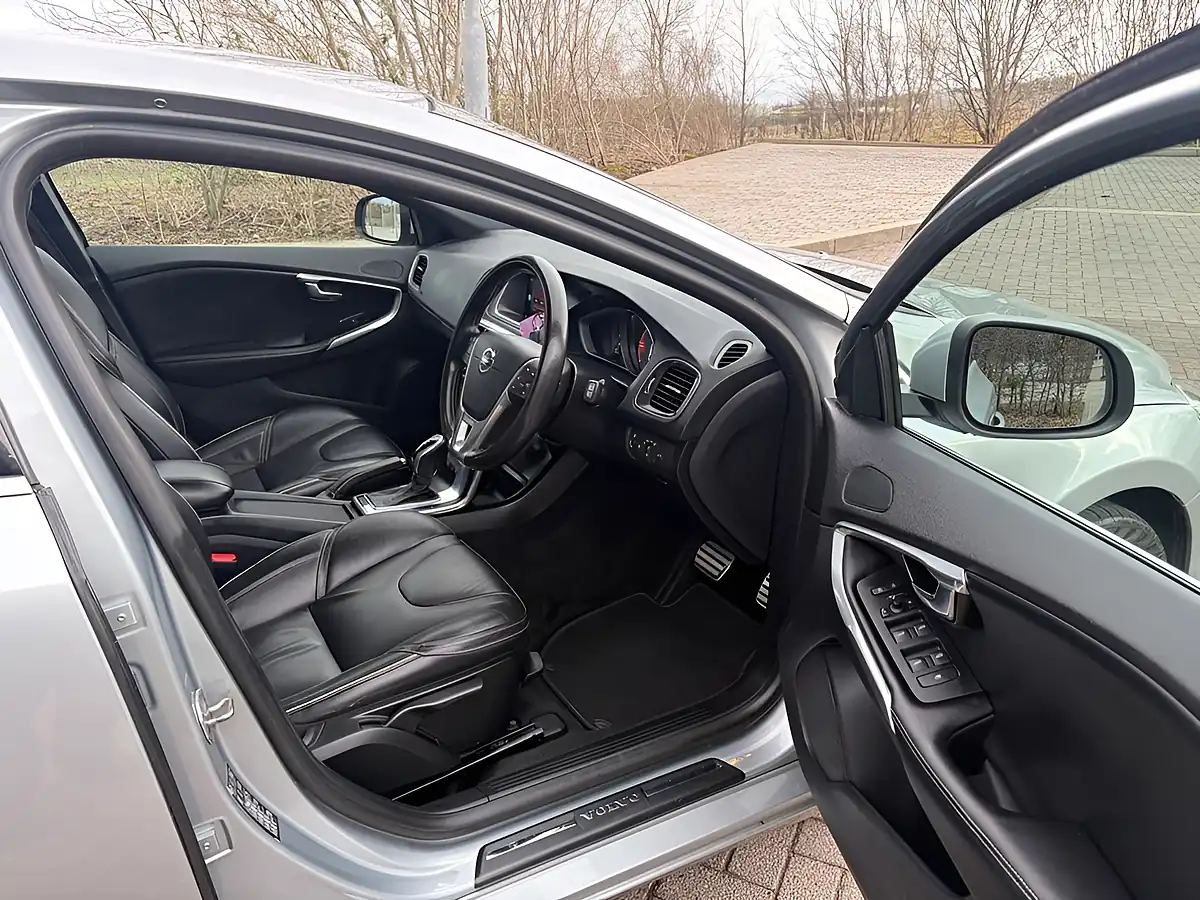 Used 2015 Volvo V40 R-Design Silver - Interior and Exterior details 17