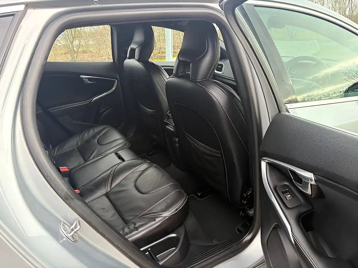 Used 2015 Volvo V40 R-Design Silver - Interior and Exterior details 19