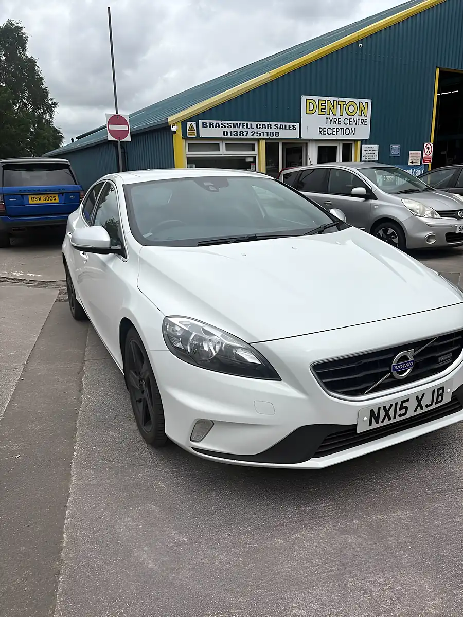 Used 2015 Volvo V40 R-Design White - Front View