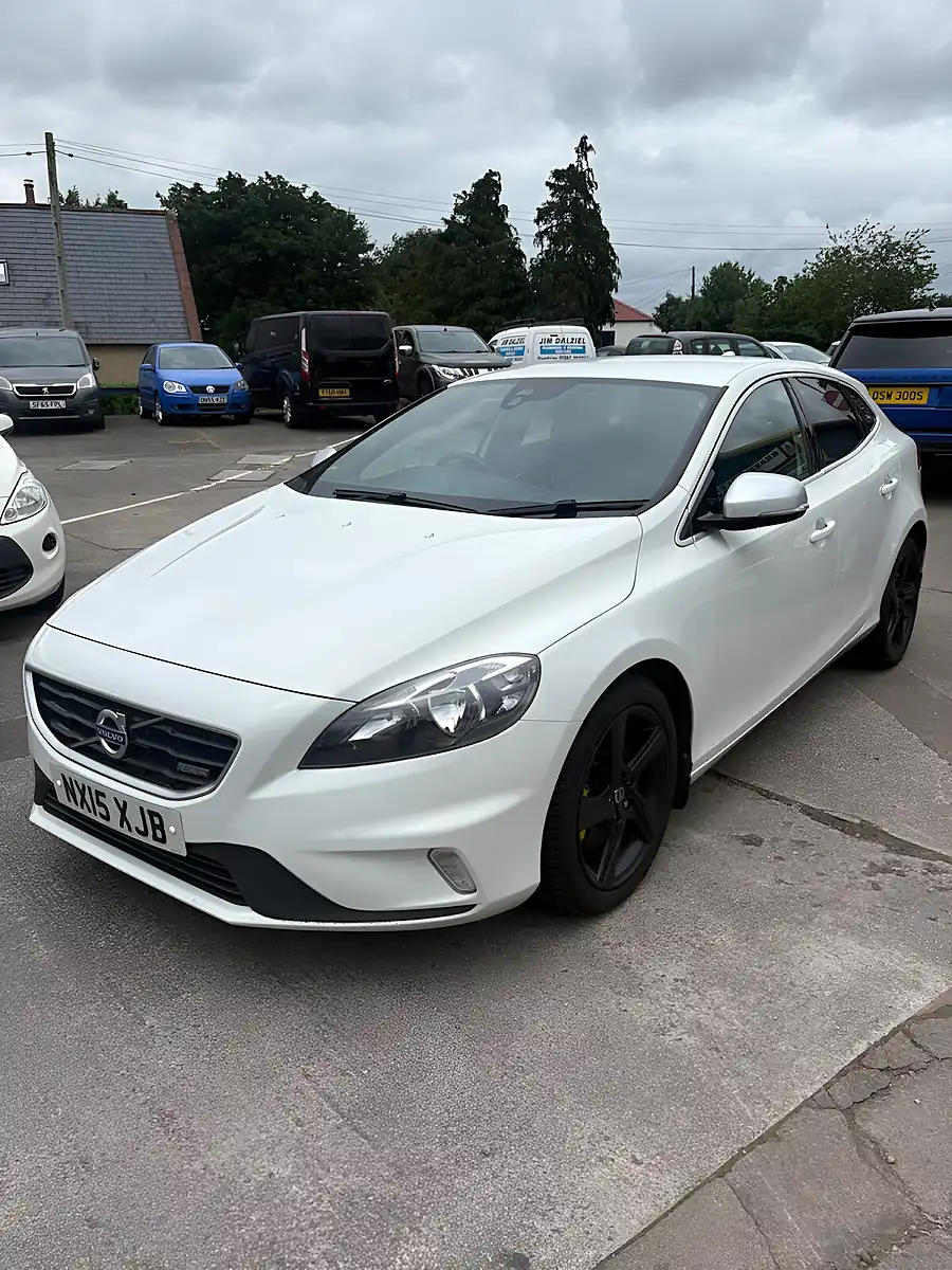 Used 2015 Volvo V40 R-Design White - Interior and Exterior details 3