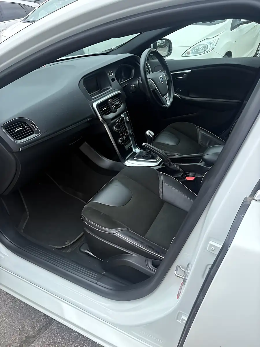 Used 2015 Volvo V40 R-Design White - Interior and Exterior details 6