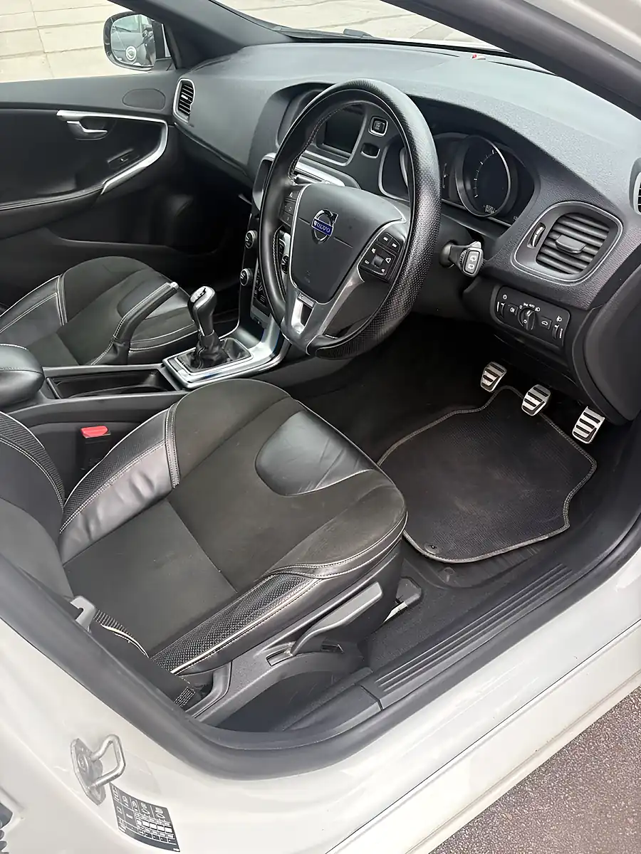Used 2015 Volvo V40 R-Design White - Interior and Exterior details 9