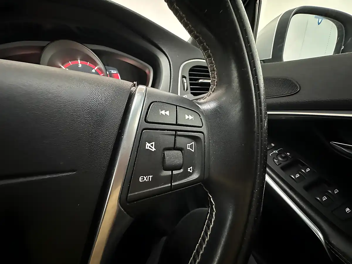 Used 2015 Volvo V40 R-Design White - Interior and Exterior details 15