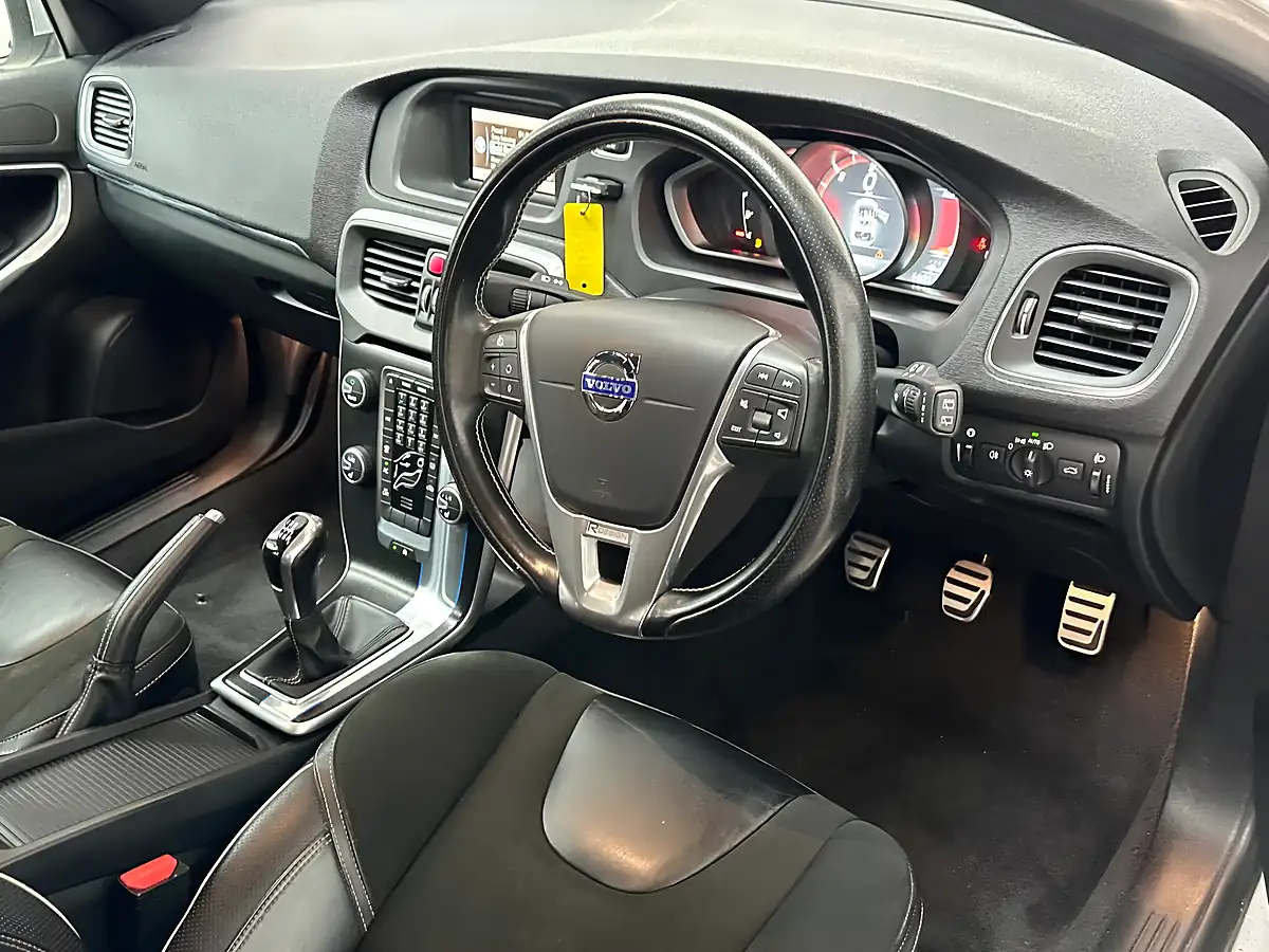 Used 2015 Volvo V40 R-Design White - Interior and Exterior details 3